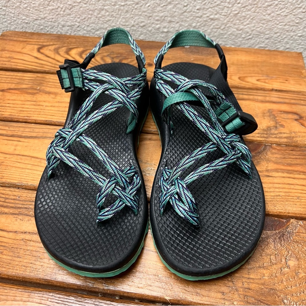 CHACO Sz 9 Toe Loop Women’s Sandals